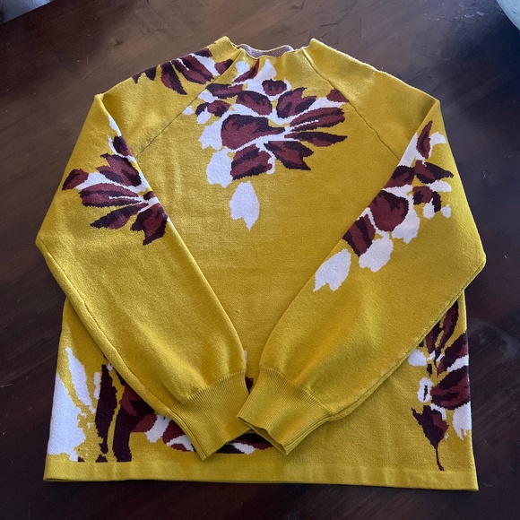 Mustard color with flowers sweater - Picture 1 of 2